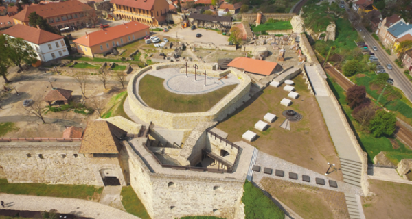 Renowacje Zamku - Várfelújítás