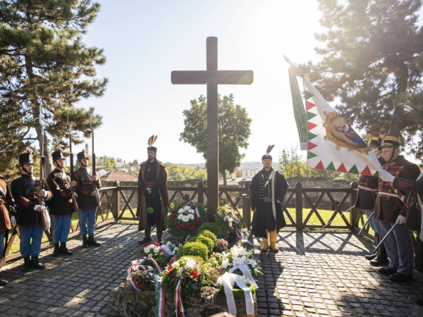 Okos parcellakő is őrzi Gárdonyi Géza emlékét az író sírjánál